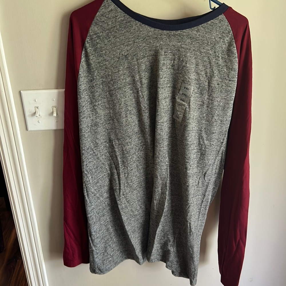 Long sleeve men’s old navy tee